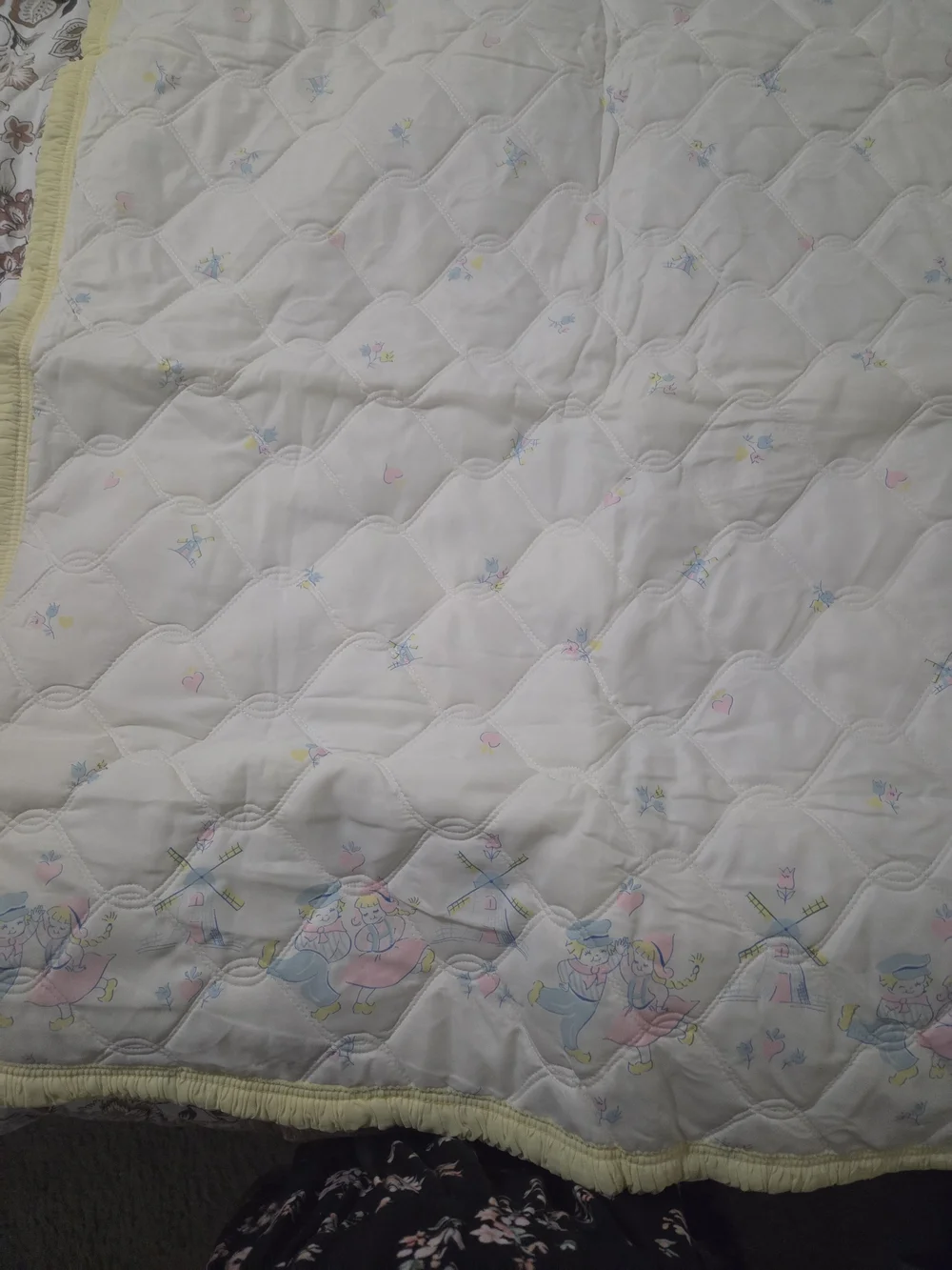 Vintage Dutch Boy Girl Quilted Baby Blanket Yellow Ruffle Trim 37x46